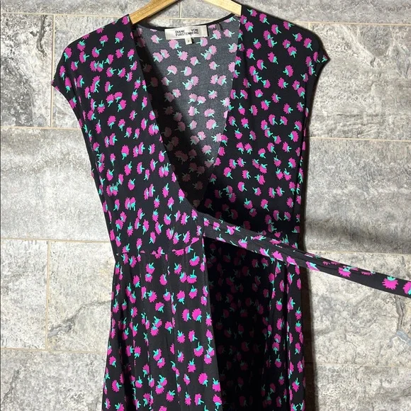 💥HP💥Diane von Furstenberg “Goldie” Wrap Dress – US 2 – Swirling Berries - Picture 6 of 8